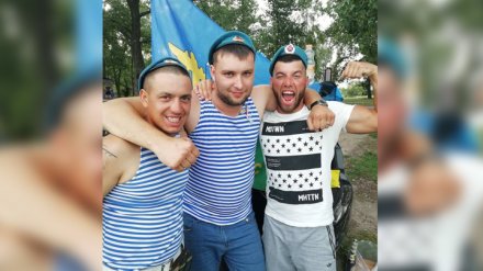 «За ВДВ!» Воронежские десантники поделились фото с праздничных гуляний