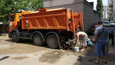 В Воронеже после коммунальной аварии для горожан организовали подвоз воды