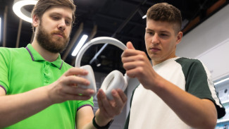 90-е звучат громче: в Воронежскую область вернулась мода на большие наушники