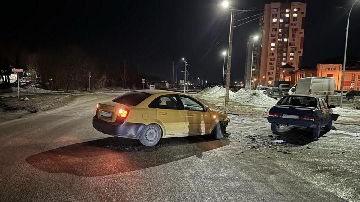 Водитель иномарки протаранил ВАЗ в воронежском посёлке | 14.03.2024 |  Воронеж - БезФормата