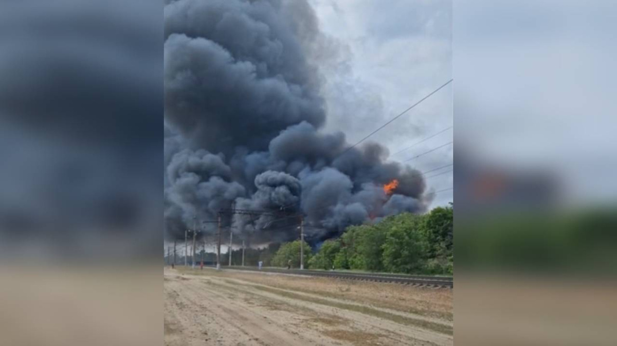 Пожар на складе промзоны разгорелся на Левом берегу Воронежа | 20.05.2023 |  Воронеж - БезФормата