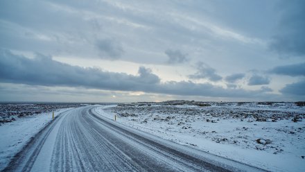 В Воронежской области объявили жёлтый уровень опасности из-за метели и снежных заносов