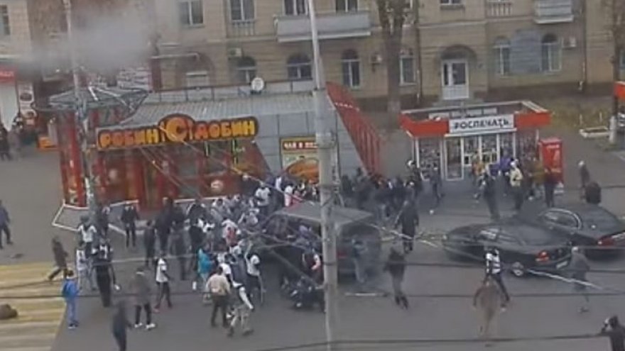ВИДЕО: Воронежские фанаты сошлись в рукопашной с гостями из Тулы