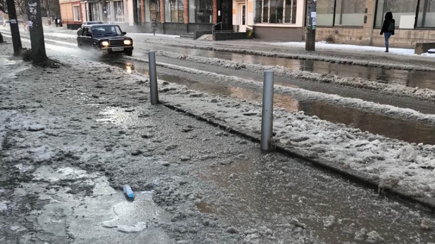 В Воронеже из-за коммунальной аварии жильцы 9 домов и студенты ВГУ остались без тепла