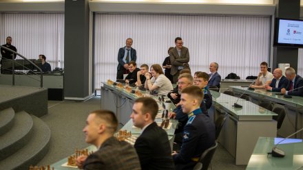 Гроссмейстер Сергей Карякин дал сеанс одновременной игры в Воронеже