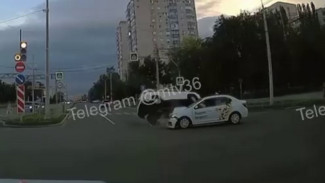 Момент ДТП с перевернувшимся у «Арены» в Воронеже Haval сняли на видео