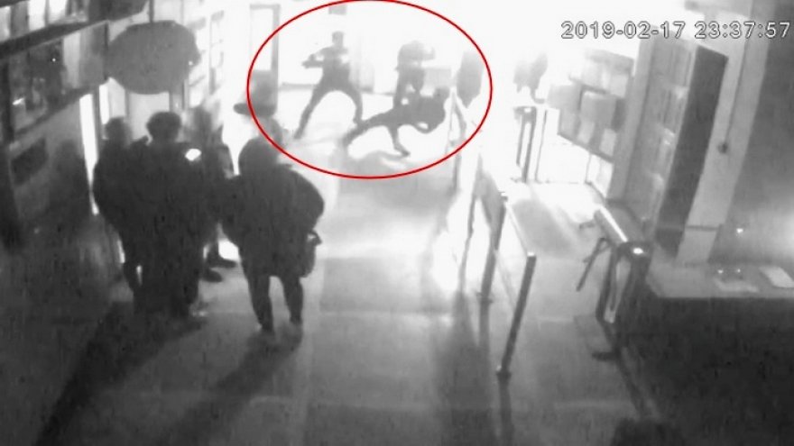 Появилось видео жестокого избиения 8-классника во время «вписки» в воронежской школе