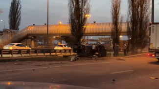 «Лада Ларгус» разбилась на Левом берегу Воронежа