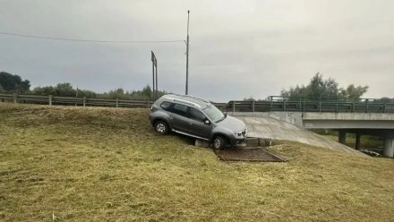 Nissan врезался в бетонную плиту на воронежской трассе: погиб мужчина