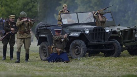 На фестивале под Воронежем реконструкторы покажут военную технику и свою силу