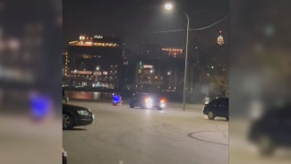 Воронежцы с фейерверком устроили экстремальный заезд на ванне