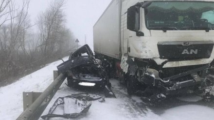 Молодой автомобилист погиб в ДТП с грузовиком в Воронежской области