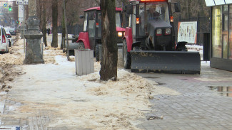 Как коммунальщики сражались с ледяной кашей на улицах Воронежа