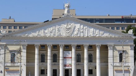 «Привыкли как к старому дивану». Эксперты поспорили о будущем воронежского оперного театра