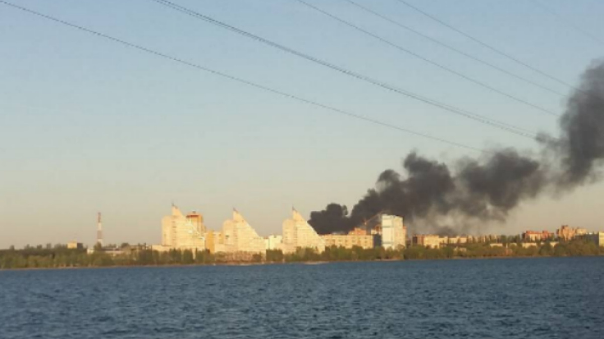 Пожар в воронеже сейчас на правом берегу. Пожар в Воронеже сегодня на левом берегу. Пожар в Воронеже сегодня на левом. Пожар в Воронеже сегодня на левом берегу на Путилено. Пожар в Воронеже сейчас на левом берегу видео.