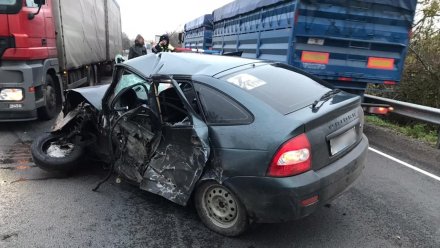 В Воронежской области при столкновении с грузовиком пострадал водитель «Лады Приоры»