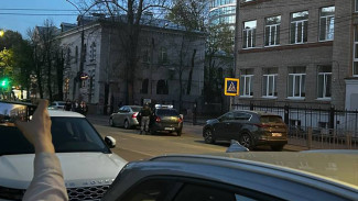 В Воронеже оцепили лицей из-за забытой школьником сумки