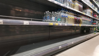 В магазинах в центре Воронежа опустели полки с водой