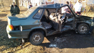 В ДТП на перекрёстке в Воронежской области пострадали пять человек