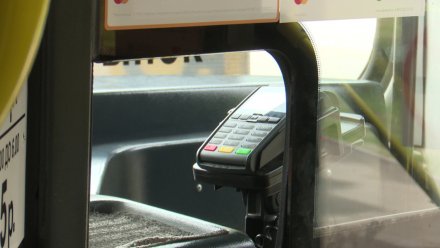 Проезд в воронежских автобусах вновь можно оплачивать картой