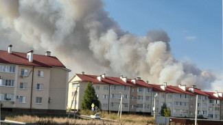 Вертолёт МЧС готовится к вылету на пожар в воронежском Ямном