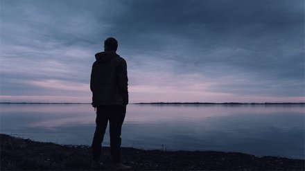 Воронежца нашли мёртвым на пляже в Новосибирске