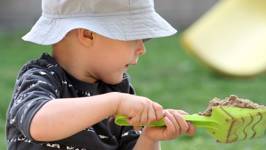 В Воронеже на улице нашли 2-летнего мальчика