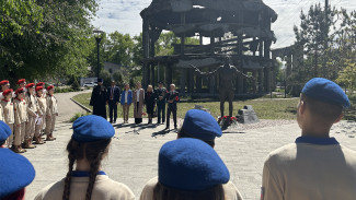 У знакового памятника в Воронеже состоялся урок мужества для школьников
