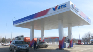 Воронежским автомобилистам показали, как проверяют топливо на заправках
