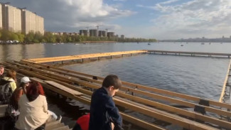 Для бассейна в водохранилище у парка «Дельфин» в Воронеже установили каркас