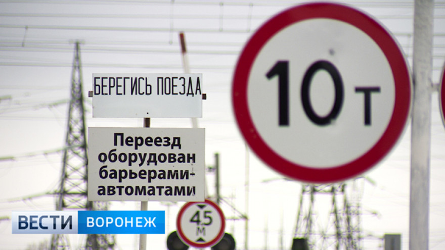 В Воронежской области на переезде столкнулись грузовик и локомотив