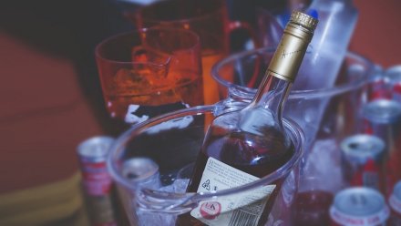 В Воронеже 4 детей отравились вином и коньяком на домашней вечеринке