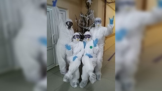 Медики из «красной зоны» поздравили воронежцев с Новым годом