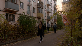 В Воронеже выигравшая суд у мэрии сирота получила ключи от новой квартиры