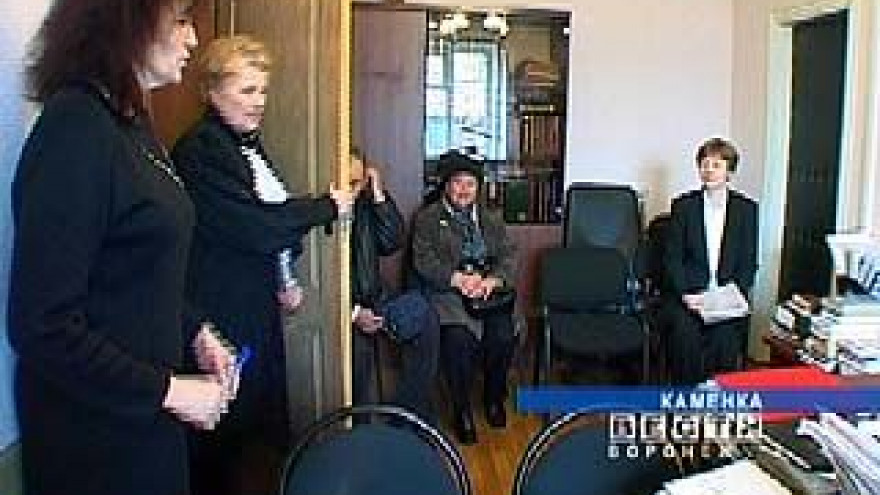 Жители двух многоквартирных домов в Каменке получили повестки в суд