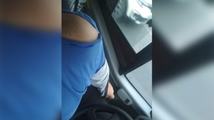 В Воронеже пассажиры маршрутки напали на водителя из-за требования надеть маску