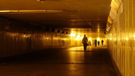 В подземных переходах Воронежа отшлифуют ступени