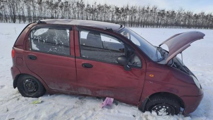 Matiz с 23-летней девушкой вылетел в кювет под Воронежем