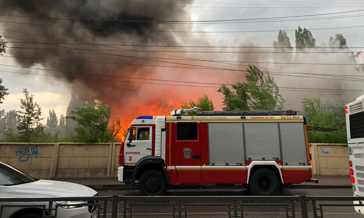 Воронежцы сообщили о крупном пожаре в Юго-Западном районе – Новости Воронежа  и Воронежской области – Вести Воронеж