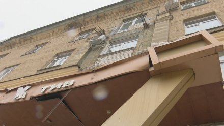 Третий за двое суток балкон многоэтажки в центре Воронежа оказался под угрозой обрушения
