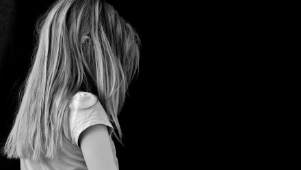 Педофила отправили в колонию на 20 лет за изнасилование воронежской школьницы