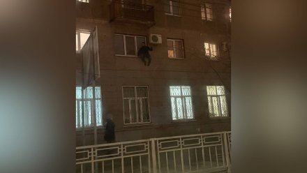 В Воронеже мужчина под наркотиками грозился выброситься из окна над офисом прокуратуры