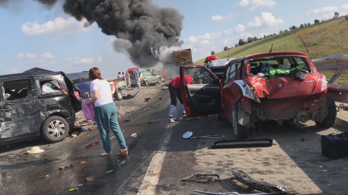 Участники аварии. ДТП В Воронежской Краснодарского края. Большая авария на Бобровской трассе.