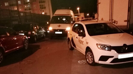 В Воронеже таксист преградил дорогу скорой помощи, ехавшей на вызов к ребёнку