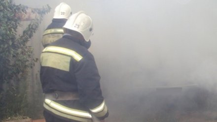 Автобус загорелся в ангаре на улице Серафимовича в Воронеже