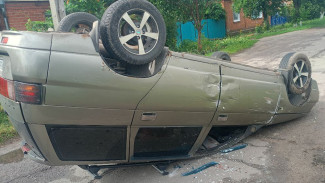 Семья попала в больницу после ДТП с бетонным блоком в Воронежской области