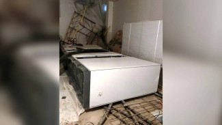 На воронежском предприятии 24-летнего электрика раздавило упавшими шкафами