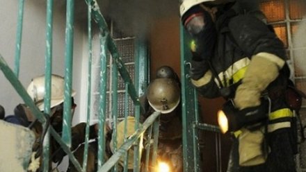 В Советском районе Воронеже из-за пожара эвакуировали жильцов многоэтажки