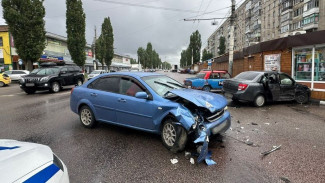 4 человека пострадали при столкновении легковушек на Машмете в Воронеже