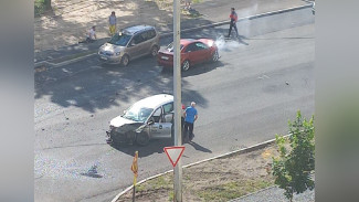 В Воронеже машина такси столкнулась с Audi